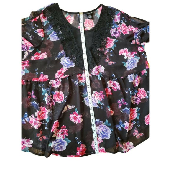 Torrid Sheer Lace Floral And Butterfly Blouse Size 0/0x - Picture 6 of 7